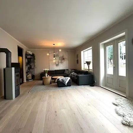 Romslig Naer Sentrum Apartamento *